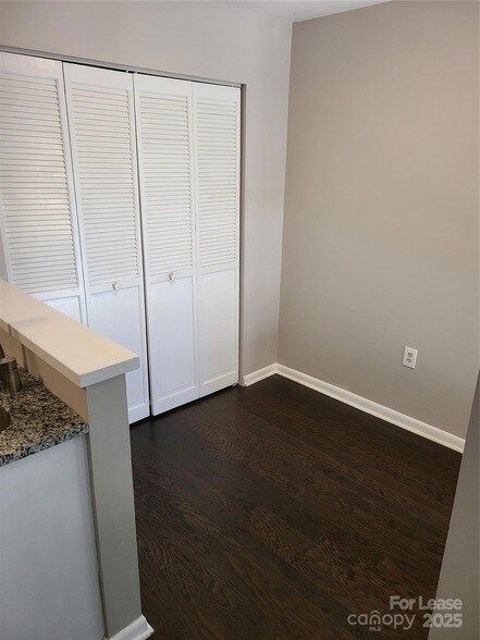 Building Photo - 4811 Spring Lake Dr