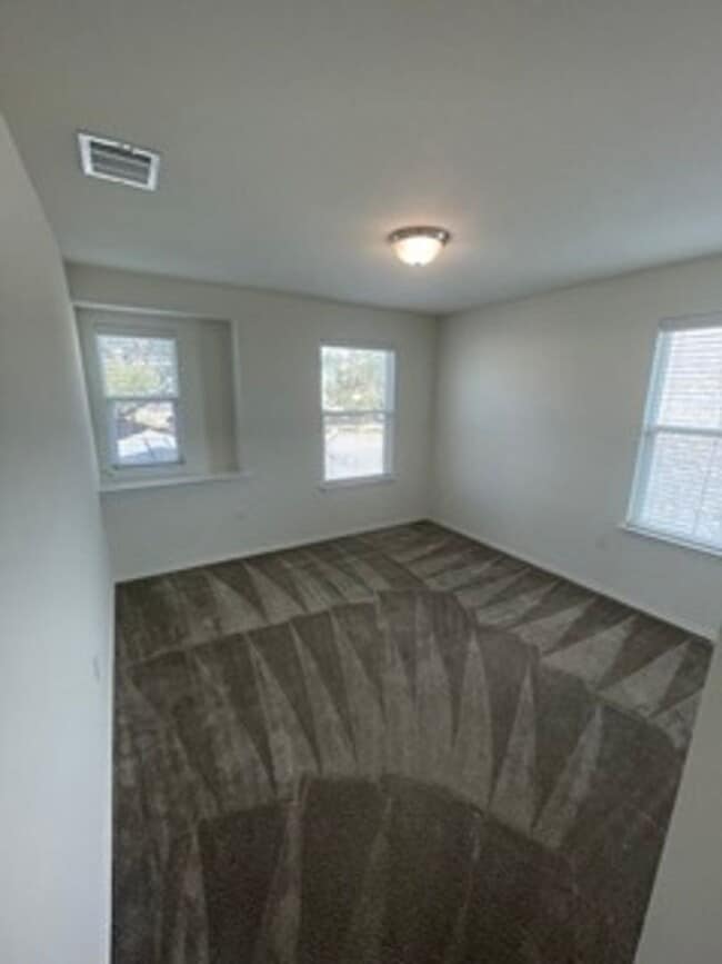 Building Photo - 813 Sandhill Branch Dr