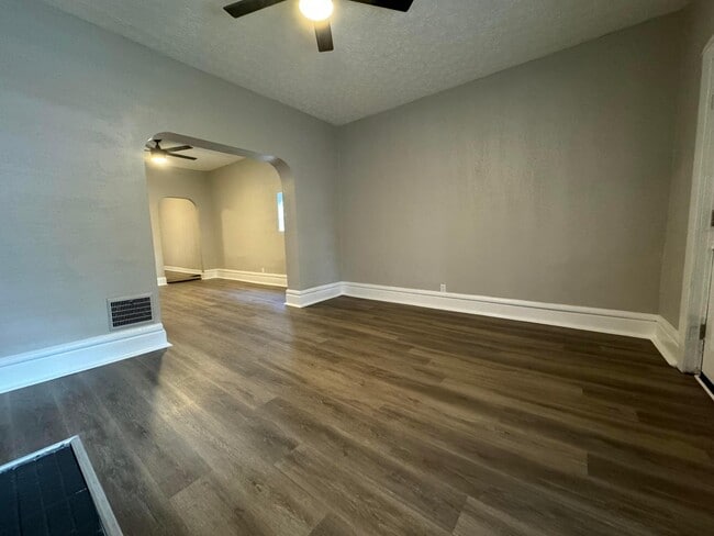 Building Photo - 99 Whitethorne Ave
