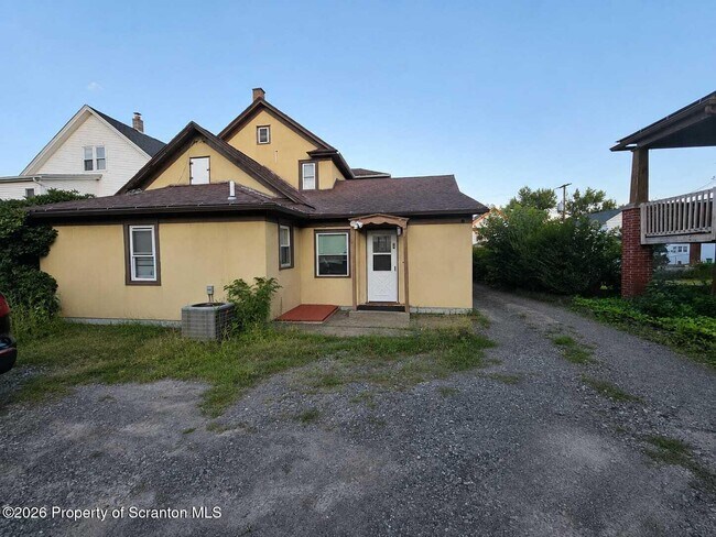 Building Photo - 1057 Lincoln St