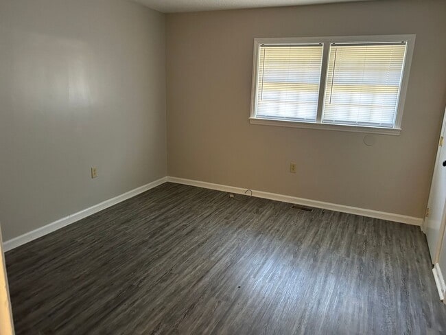 Building Photo - Spacious Updated 3 Bedroom 2 Bath House for Rent