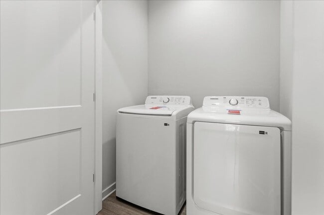 Building Photo - 516 SW 7th Pl