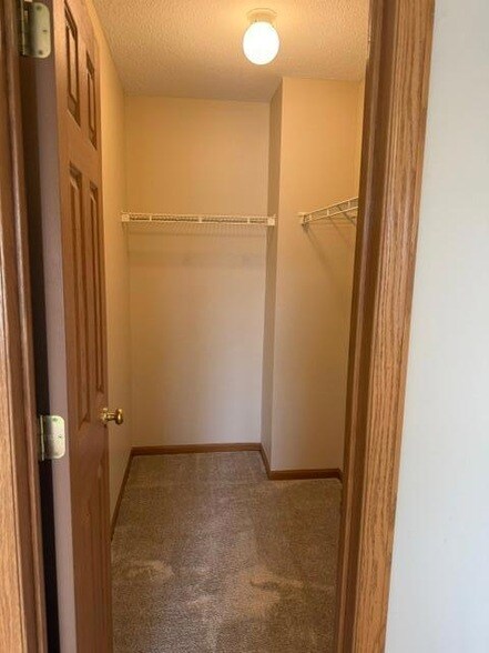 Building Photo - 6886 Meadow Grass Ln S