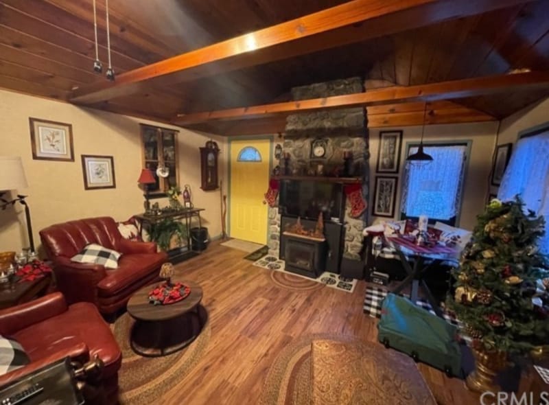 Building Photo - 39861 Fern Ln