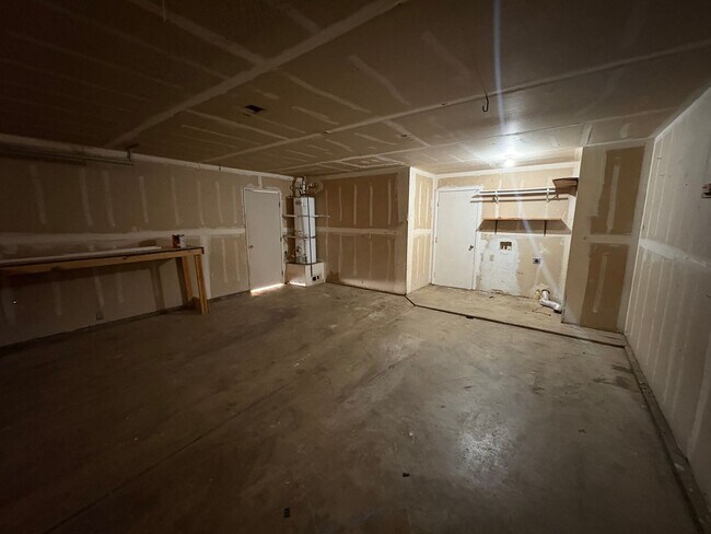 Building Photo - NW Visalia home available in a great neighborhood! available soon