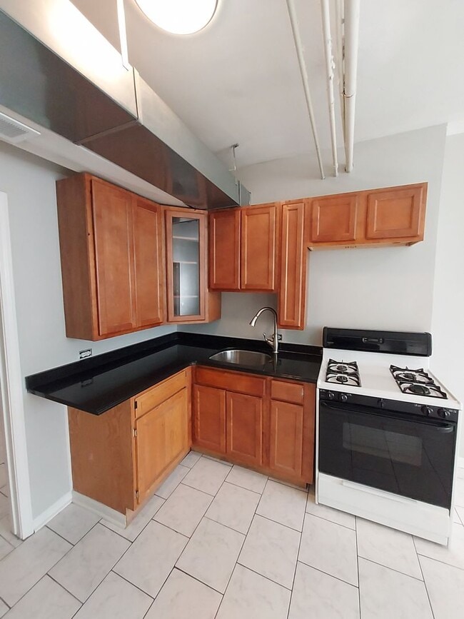 Primary Photo - 1252 S Karlov Ave