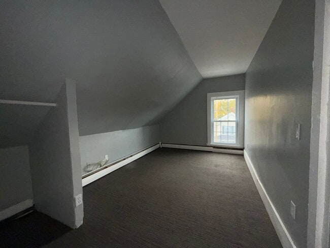 Building Photo - Price Drop!! 3rd Floor Amesbury 2 Bedroom+...