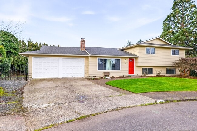 Building Photo - Spacious 4-Bedroom Chemawa Park Home with Fireplace, Bonus Room & Large Yard