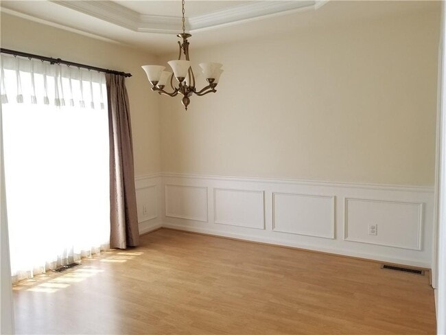 Building Photo - 2828 Oglethorpe Run Square