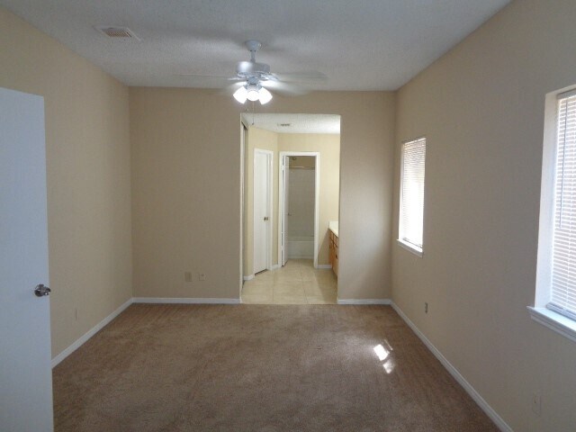 Building Photo - 9222 Palm Shores Dr