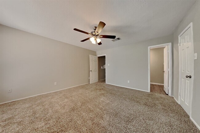 Building Photo - 21606 Crescent Heights St