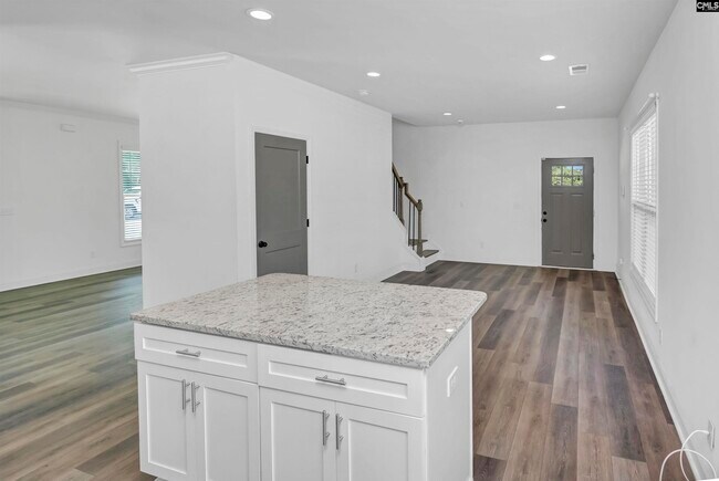 Building Photo - 2035 Rosewood Dr