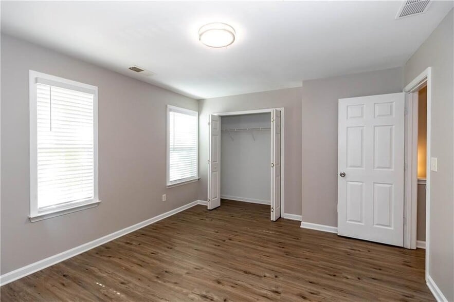 Building Photo - 745 Crestwell Cir