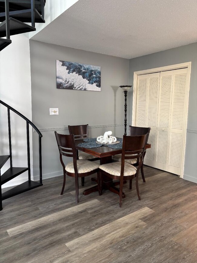 Building Photo - 3700 Golf Colony Ln