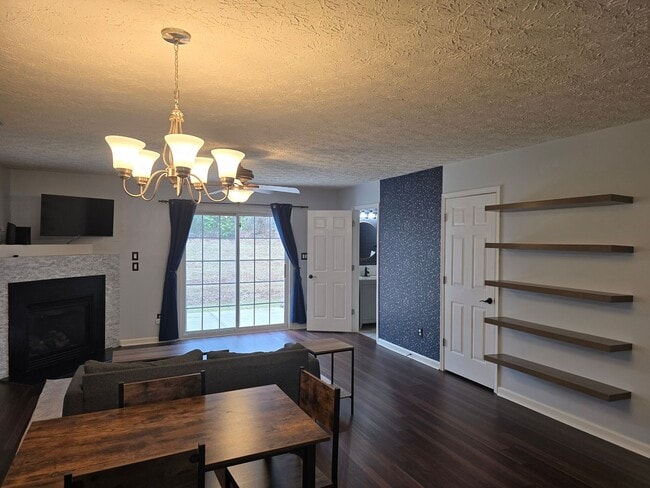 Building Photo - Super Adorable End-Unit Townhome in RTP with Designer Flair!