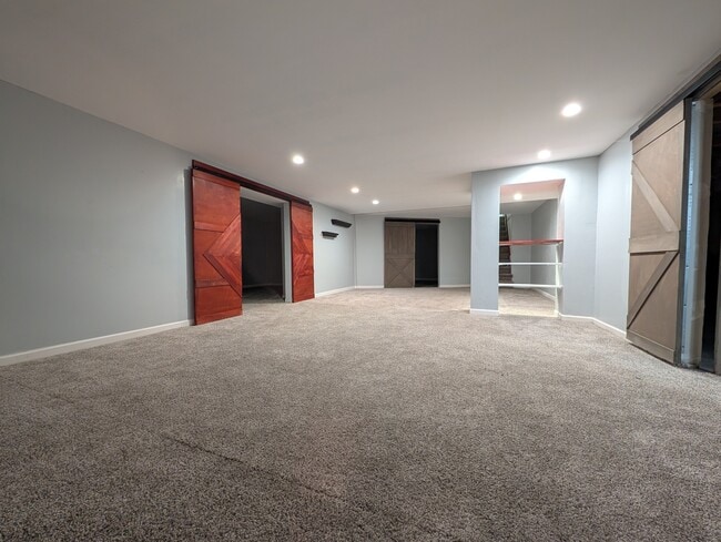 Building Photo - 3670 Tremont Dr