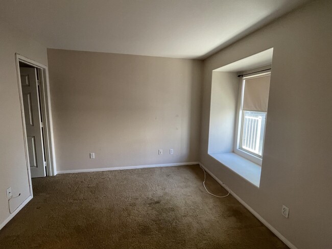 Building Photo - 300 Tesoro Gln