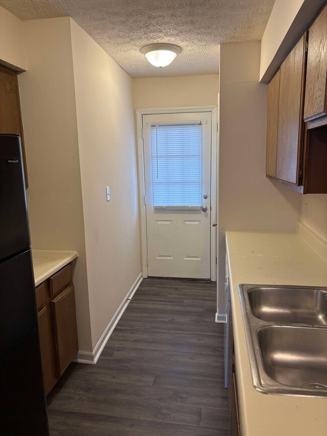 Building Photo - 1301 Kenilwood Way