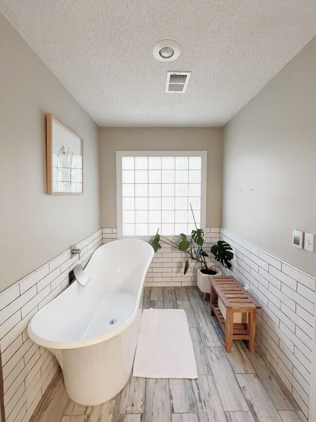 Building Photo - COMING SOON: Stunning 4-Bedroom Home on a ...