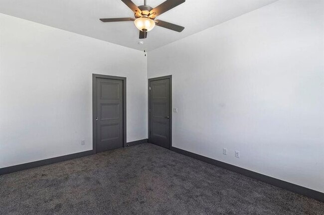 Building Photo - 3 Bed 2 Bath Townhome!