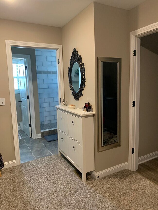 Building Photo - COMING SOON - LARGE 4 Bed 4 Bath in Lexington!