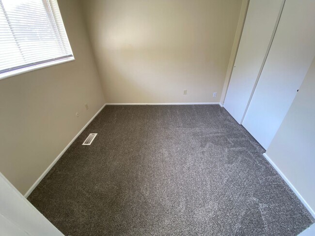 Building Photo - Spencer