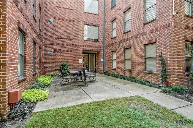 Building Photo - 721 Litty Ct