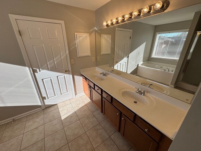 Building Photo - Beautiful 4 bed 3 Bath Home in Heart of Grayson for a Growing Family!