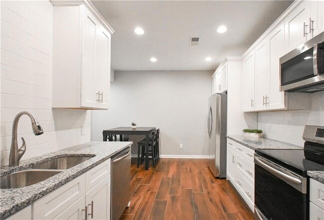 Building Photo - 3115 Park Chase