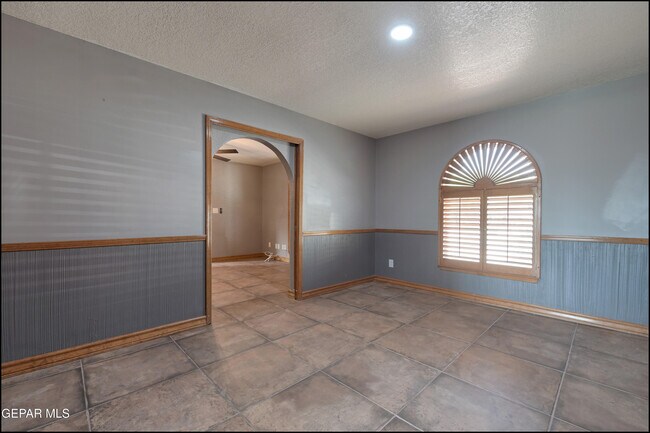 Building Photo - 6412 Via Aventura Dr