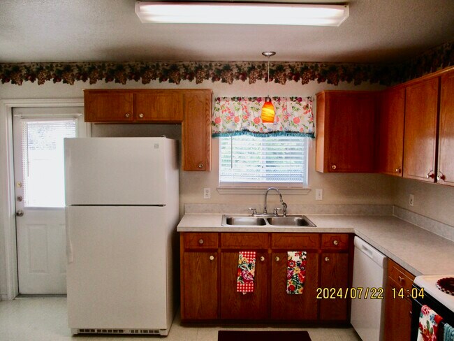 Building Photo - 165 Armadillo Ln