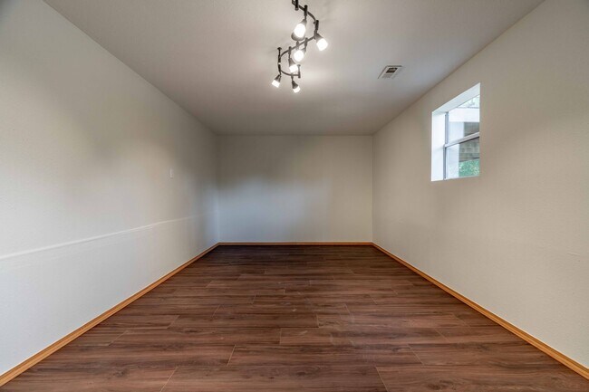 Building Photo - Charming 3-bedroom 2 bath Home in Bella Vi...