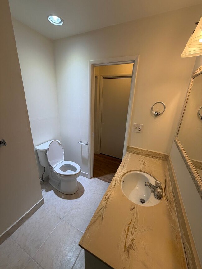 Building Photo - *Move in special* First month's rent is on us!! move in by 8/1/2026
