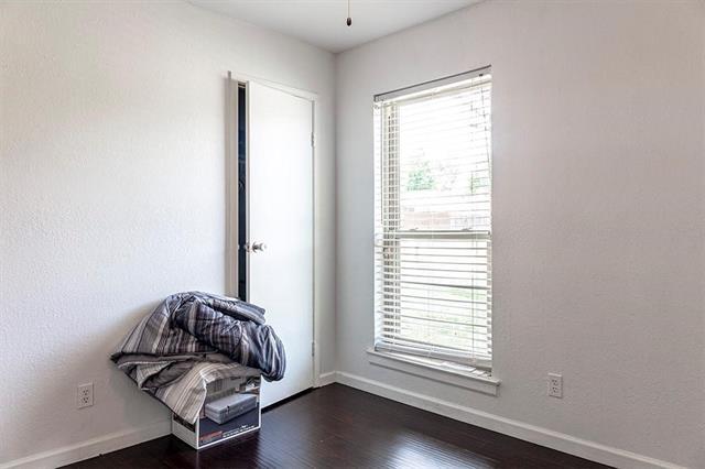 Building Photo - 991 Redcedar Way Dr