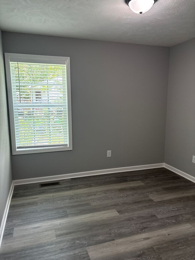 Building Photo - Newer Duplex Located Near the Heart of Tullahoma!