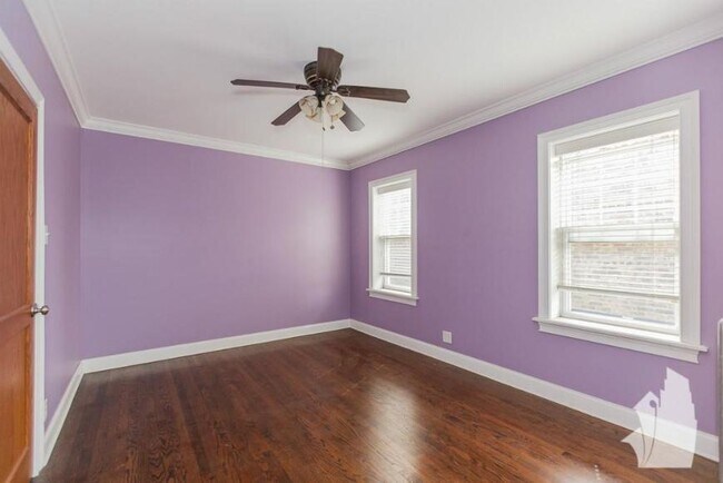 Building Photo - 3 bedroom in Chicago IL 60640
