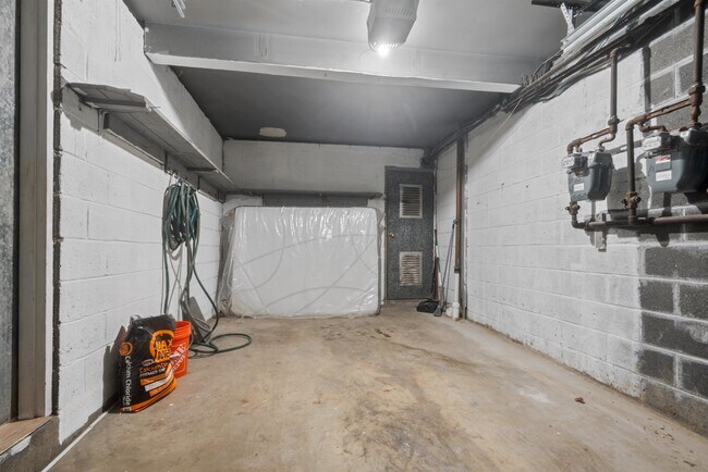 Building Photo - 4017 Hudson Ave