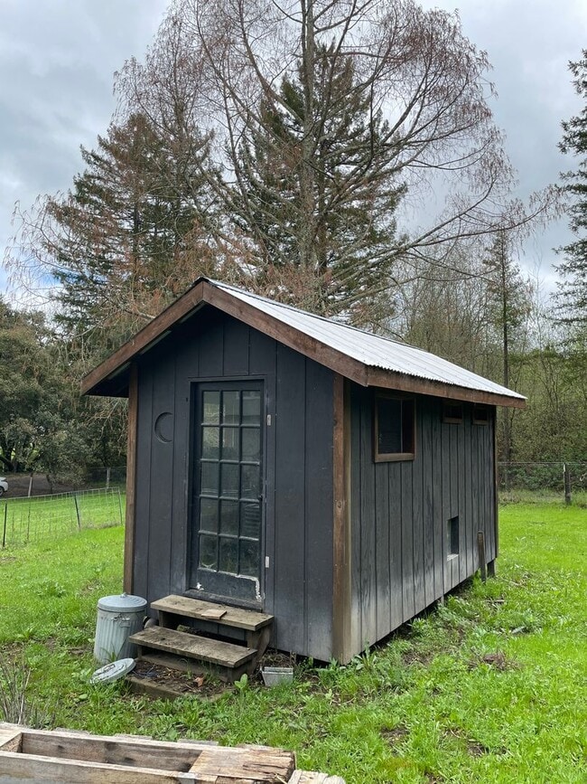 Building Photo - 1138 square feet Private Two bedroom, two bath upgraded home on 4 acres, 1 car garage, chicken co...