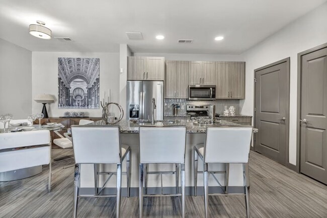 Building Photo - Resort-Style Living | 8 Weeks Free + $1250 Off!