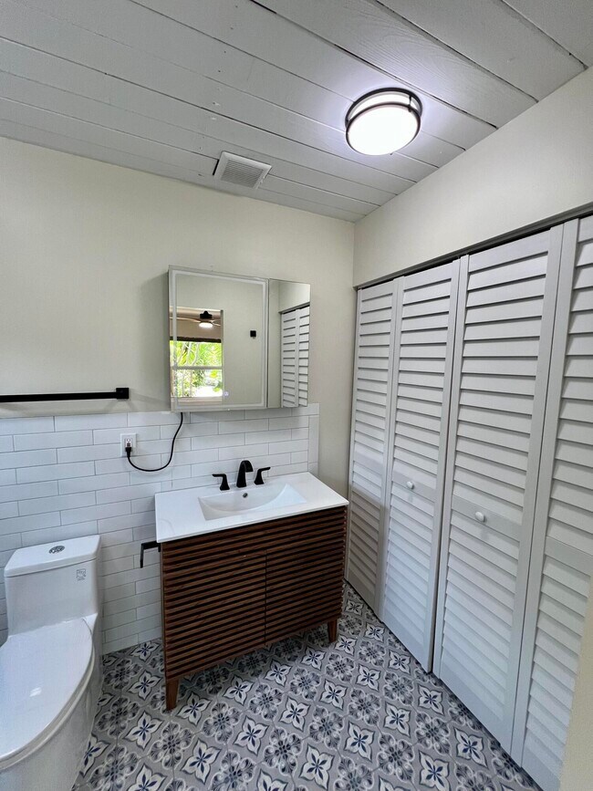 Building Photo - 3211 Floral Ave