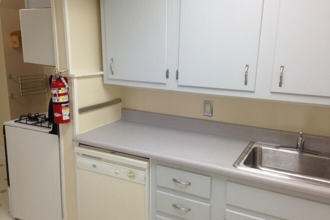 Kitchen photo 2 - 1211 E 9th St