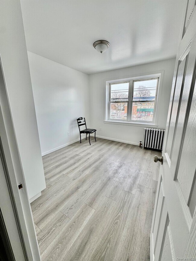Building Photo - 320 Jericho Tpke