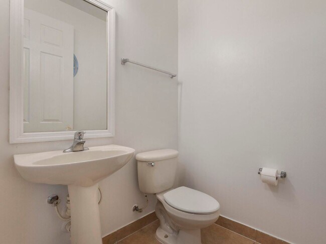 Building Photo - Coventry Townhomes