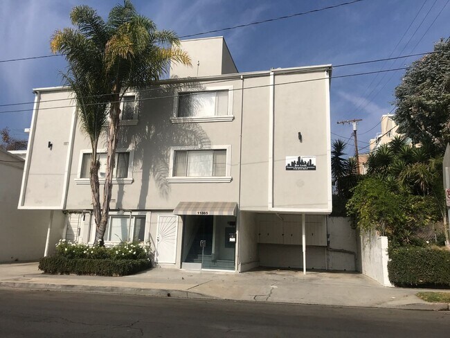Interior Photo - 11865 Rochester Ave