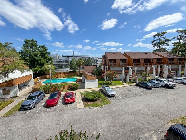 Building Photo - Somerset Village #1662