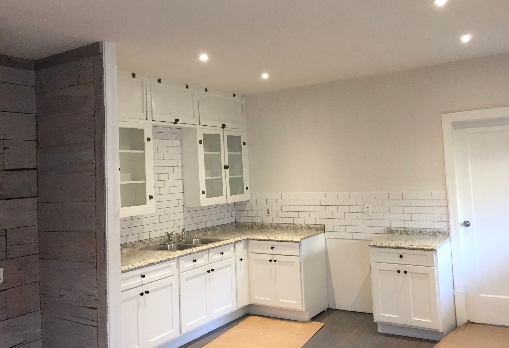 Kitchen - 1131 W Lynwood Ave