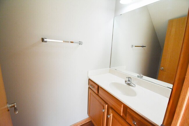 Building Photo - Incredible views from this end-unit townhome!