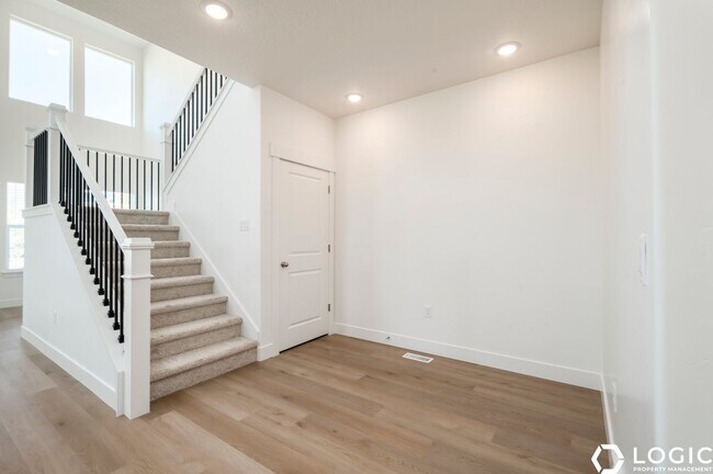 Building Photo - Brand New Row End Townhome in Lehi Utah!