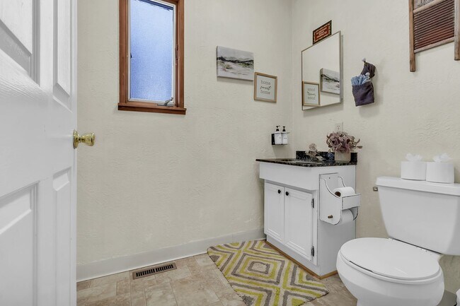 Building Photo - Property is offered at $1,800/month unfurnished, or $1,900/month furnished if preferred