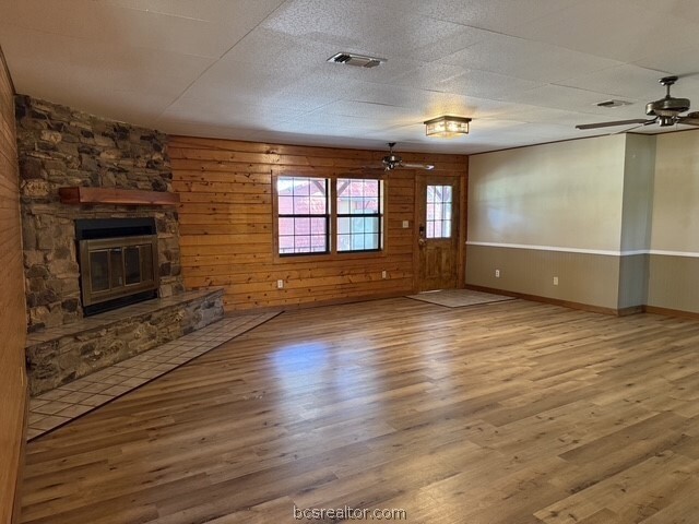 Building Photo - 9581 Valley View Dr